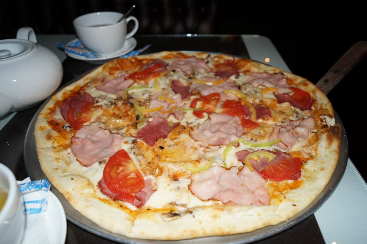 пицца из кафе у ж\д вокзала в Евпатории 2015г