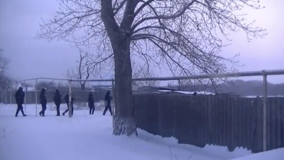    Сотрудники правоохранительных органов на месте ликвидации террористов, планировавших теракт на железной дороге. Кадр из видео© НАК