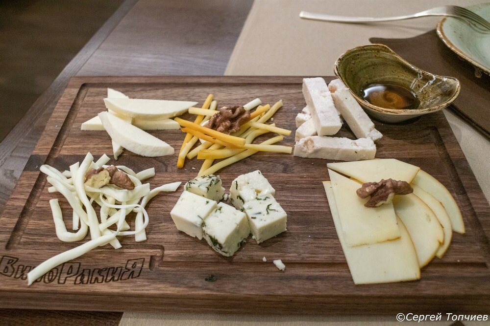 Сыра полная тарелка