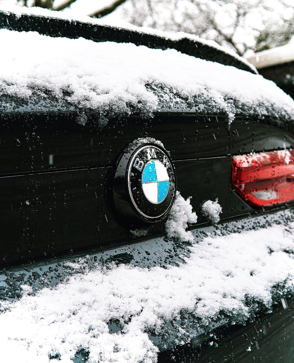 Что делать если автомобильная дверь замерзла, как открыть замерзший замок машины? - Дубликатор