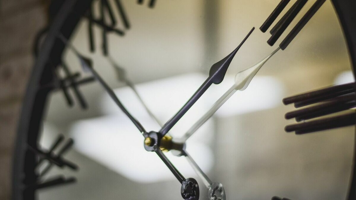     В России могут возобновить переход на зимнее и летнее время – с соответствующей инициативой выступил депутат Госдумы Михаил Матвеев, о чем он рассказал в своем Telegram-канале.