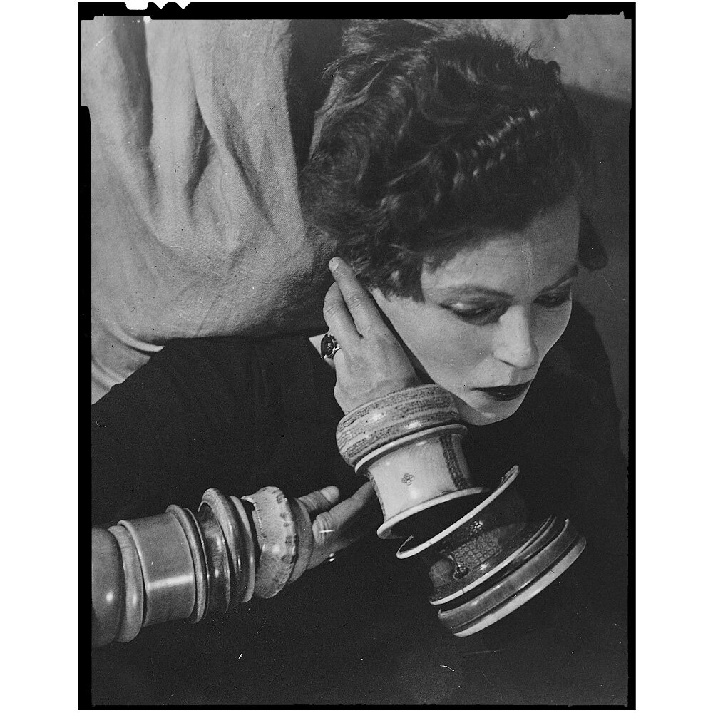    Нэнси Кунард (1926)Man Ray