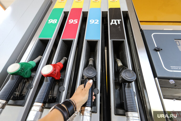    За последнюю неделю в Кургане незначительно подешевел бензин марки АИ-92