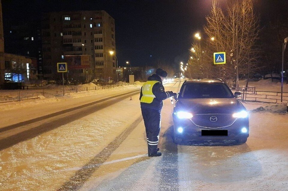     Водитель объяснил госавтоинспекторам, что женщина неожиданно вышла на пешеходный переход Фото: ГИБДД Нижнего Тагила