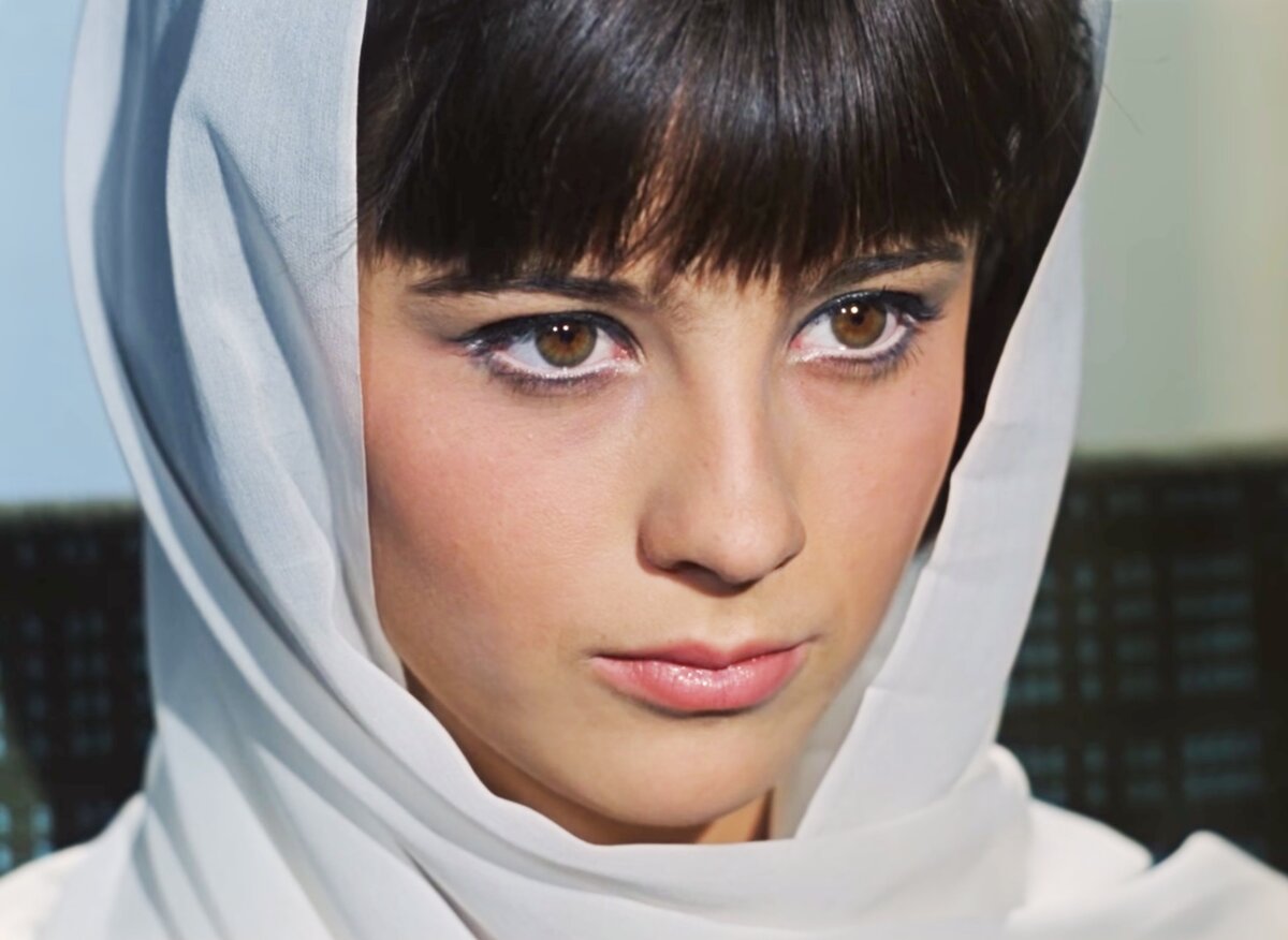 Наталья Варлей. Кадр из фильма «Кавказская пленница, или Новые приключения Шурика», режиссер Леонид Гайдай, 1966 год.