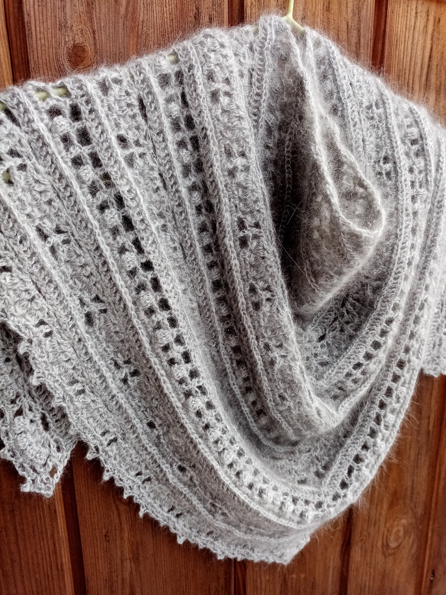 Бактус, связанный на заказ. 