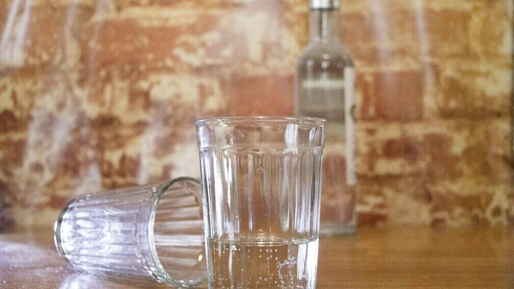     За 2022 год потребление крепкого алкоголя в России выросло на 7,5%. Об этом говорится в исследовании аудиторской компании FinExpertiza.