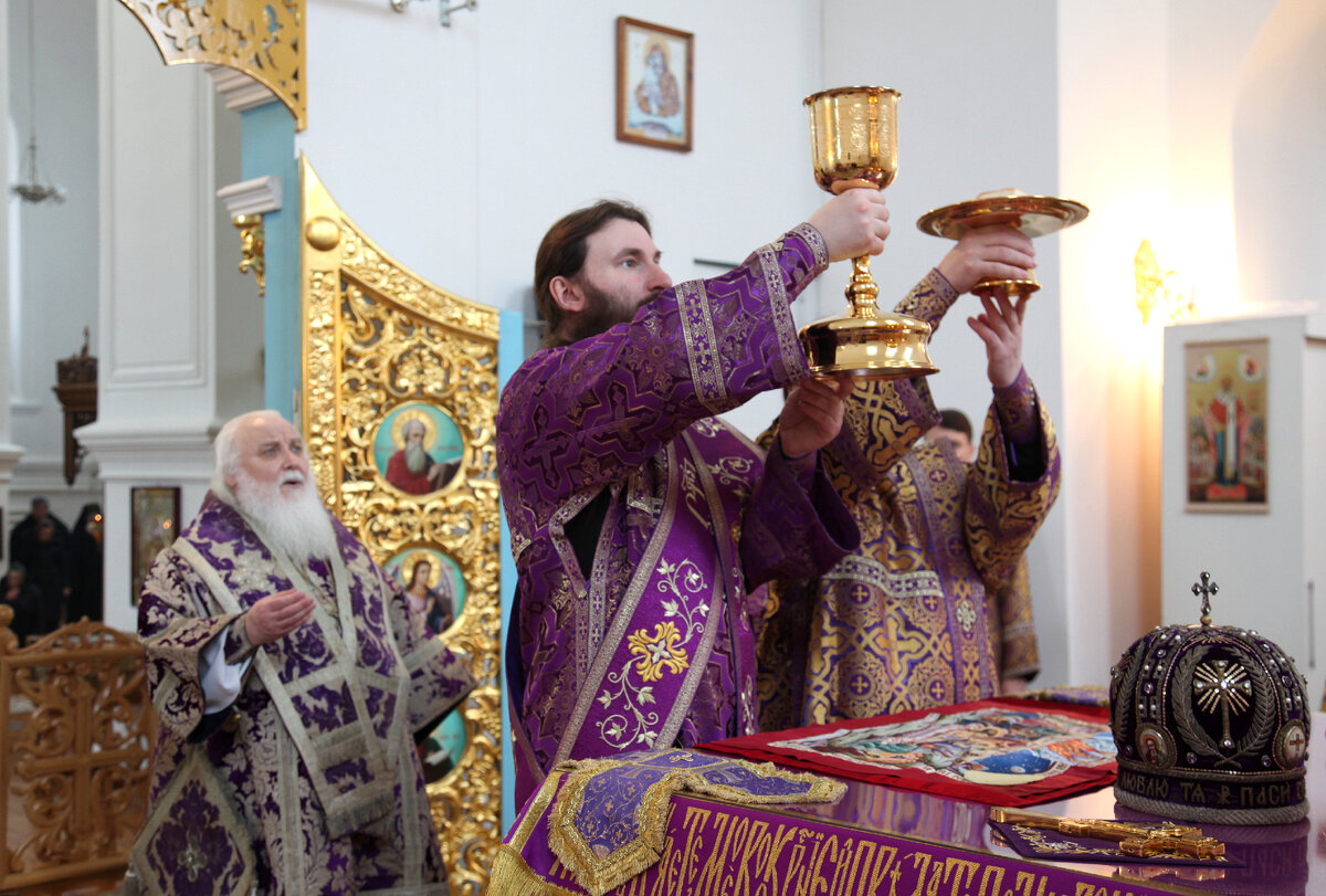 служба в свято тихоновском храме ярославль