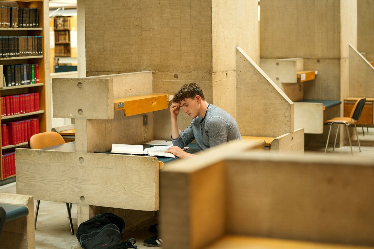 Кадр из сериала "Нормальные люди", lithub.com