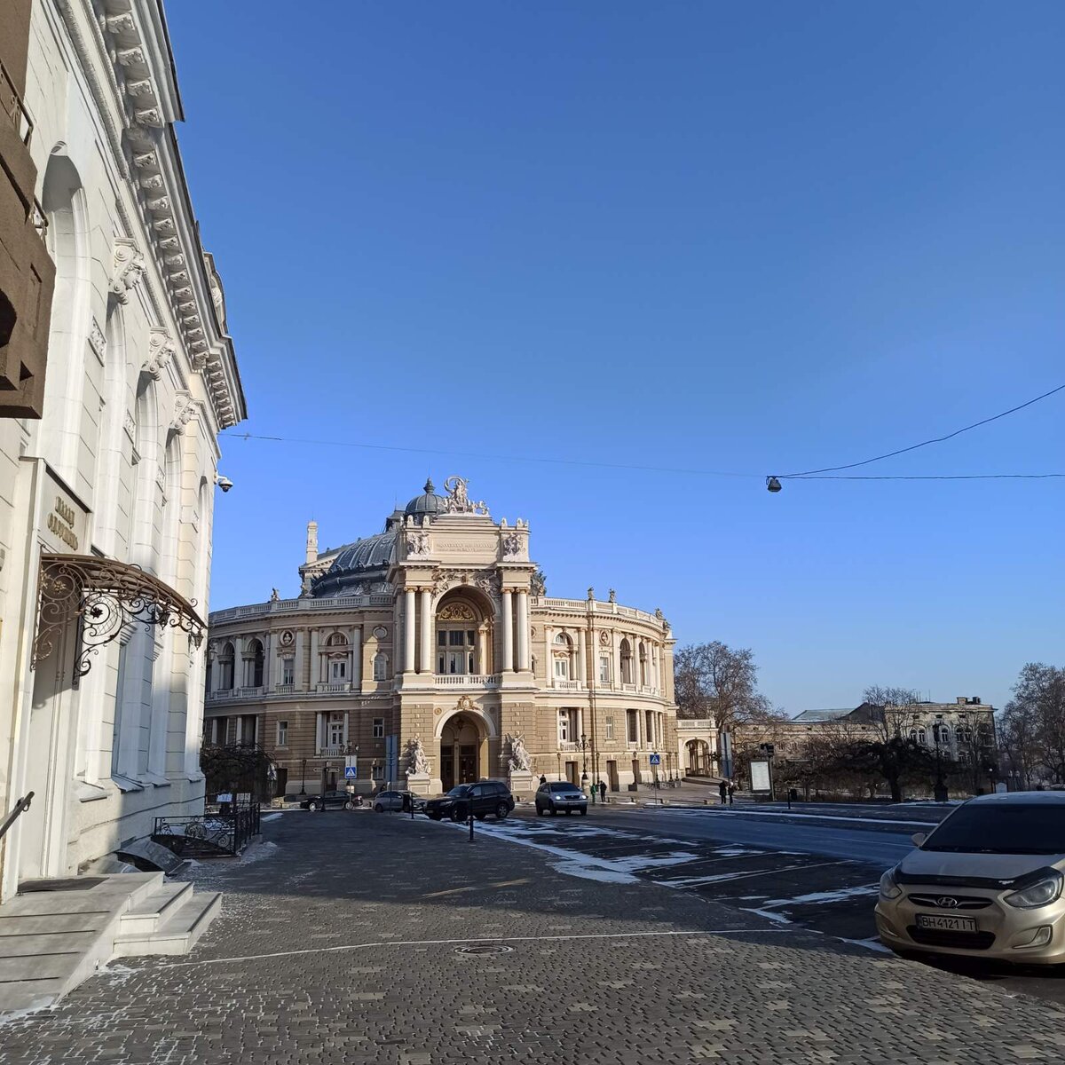 Оперный театр в Одессе - частый гость на местной сувенирной продукции 