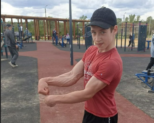 Качал бицепс месяц