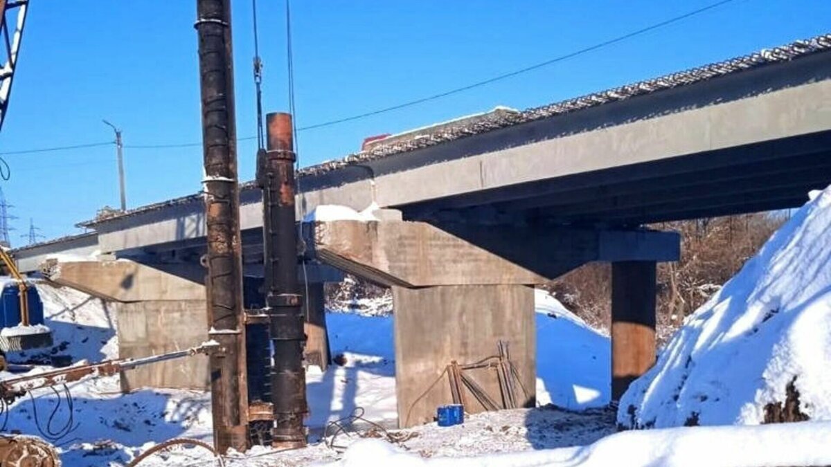     Глава города Сарапула во время прямого эфира ответил на вопросы жителей о ремонте моста через реку Большая Сарапулка.