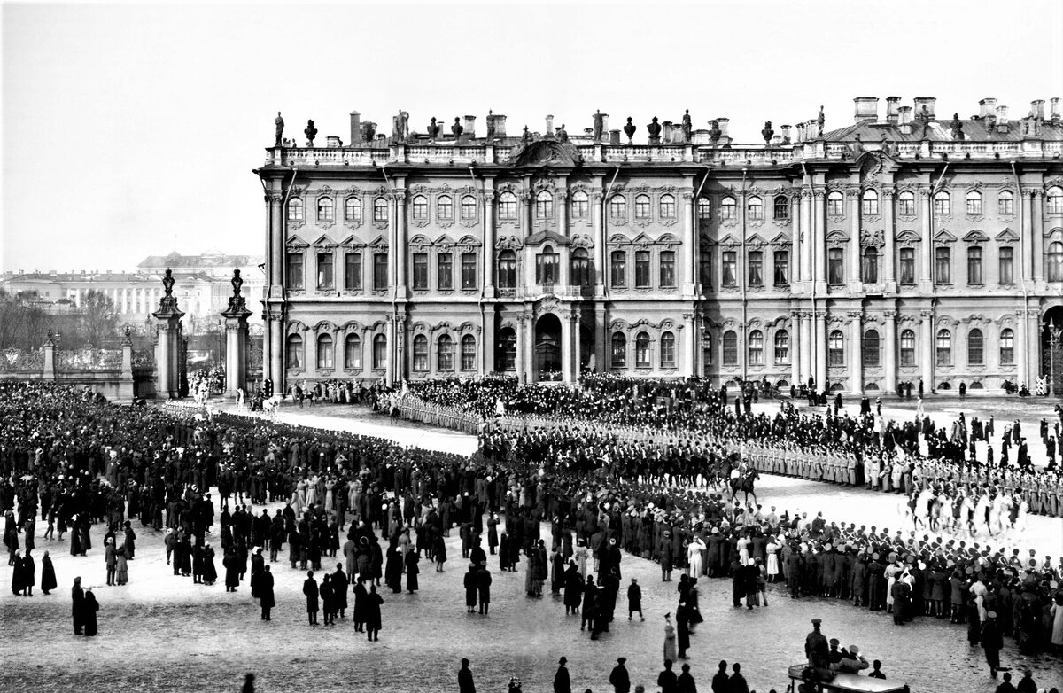 Дворцовая площадь в Санкт Петербурге в 1914. Зимний дворец Санкт-Петербург 1914. Дворцовая площадь в Санкт-Петербурге 1918. Дворцовая площадь 1900 год.