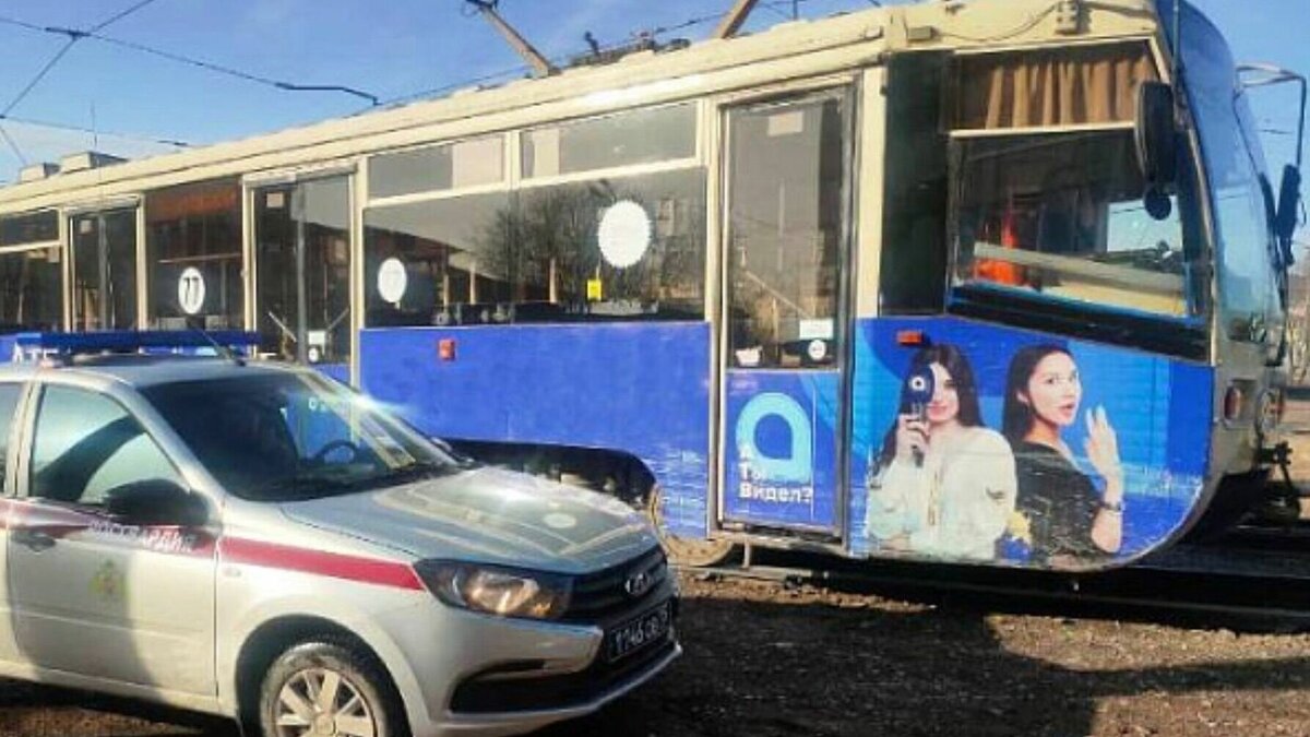     Пьяные мужчины дебоширили в трамвайных вагонах и отказывались платить за проезд.