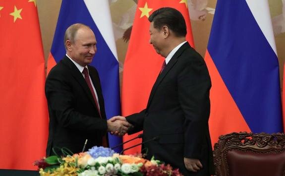    Президент России Владимир Путин и председатель КНР Си Цзиньпин, Kremlin Pool / globallookpress.com