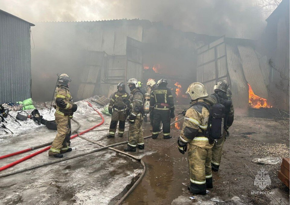     За месяц до пожара на склад завезли новый товар - подушки и одеяла. Фото: ГУ МЧС по Рязанской области.