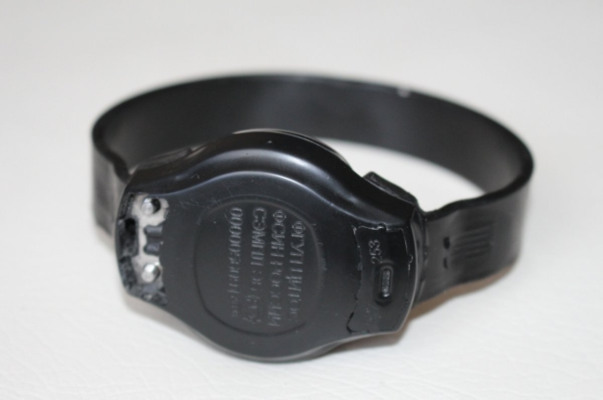    Артём Усс сломал электронный браслет и покинул квартиру, в которой находился под домашним арестом.