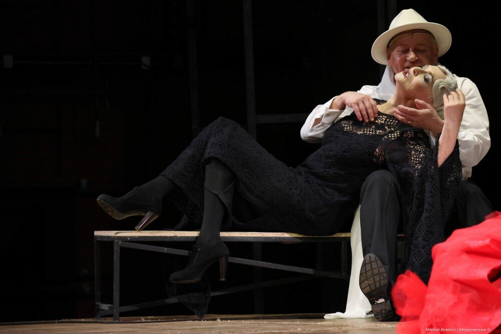 Марго - Людмила Погорелова, Франсуа - Олег Исаев
