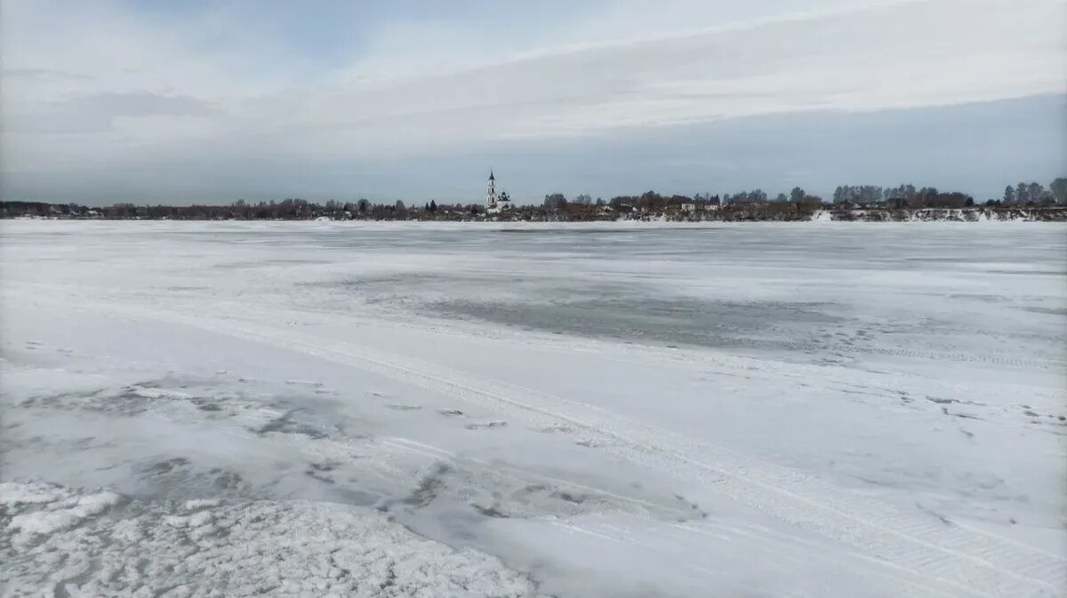 Трагедия произошла примерно в 350 метрах от берега. Фото: телеграм-канал «Прокуратура Ярославской области»