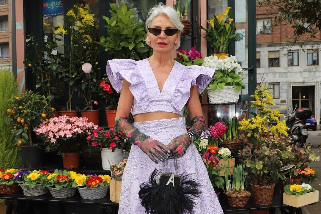     Как носить длинные платья и юбки женщинам 45+ и выглядеть стильно