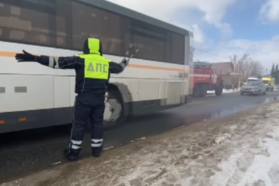    Полицейские вывели из горящего дома двух пенсионеров © Главное управление МВД России по Московской области
