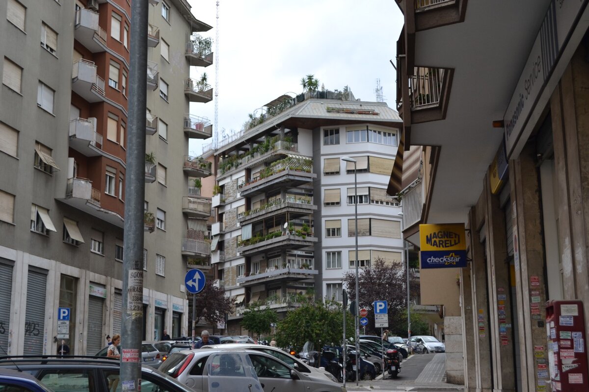 Квартал Ватикан. Дом. Балкон) Рим. Фото автора.