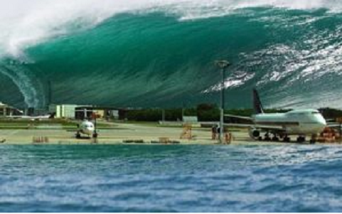 Цунами идет на аэропорт в Таиланде