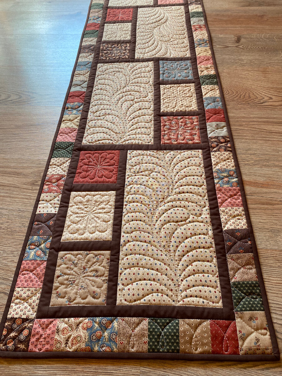 Одна из двух дорожек на скамейку