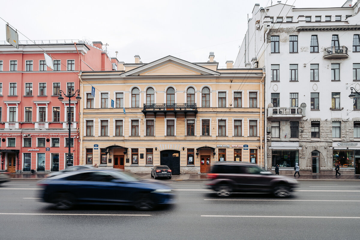 Оба здания. Allegoria mosca жк. Фахверковые дома нюрнберг. Особняк сухозанета в петербурге. Здание школы архитектурное.
