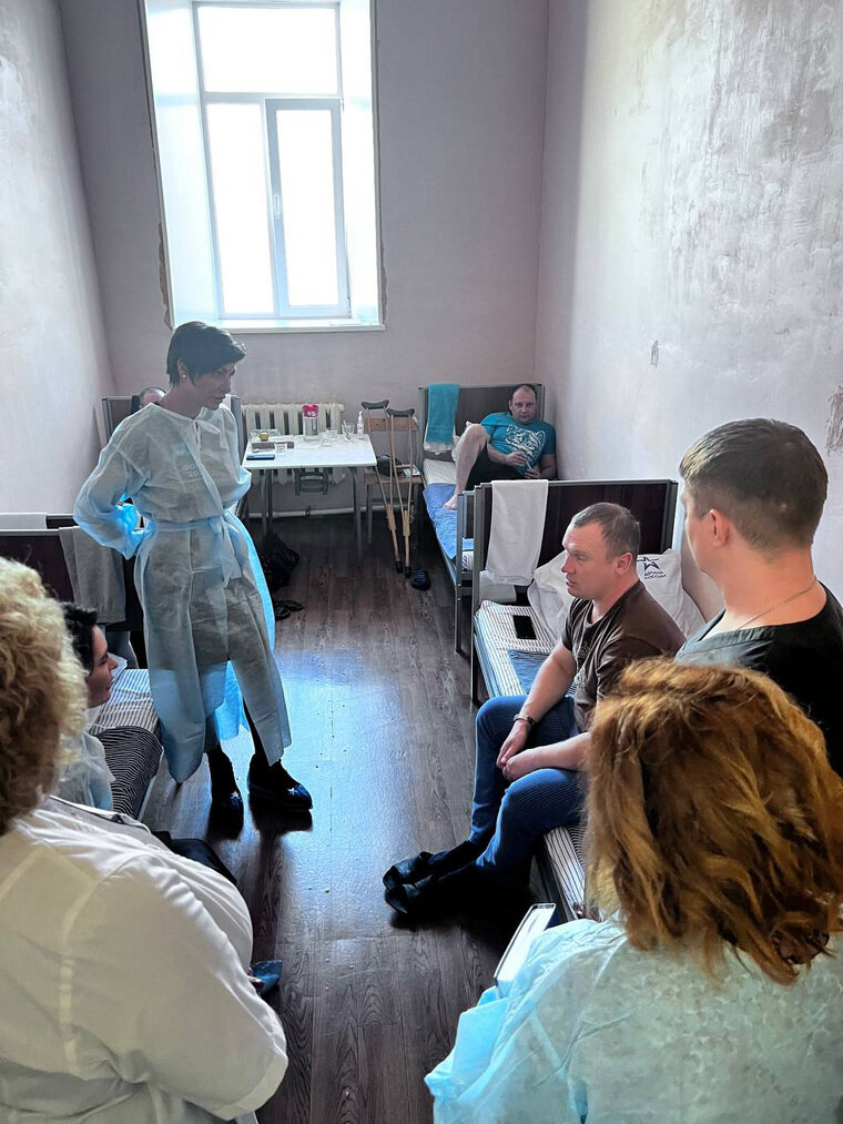    В ходе осмотра удалось пообщаться с пациентами и оценить нужды госпиталя