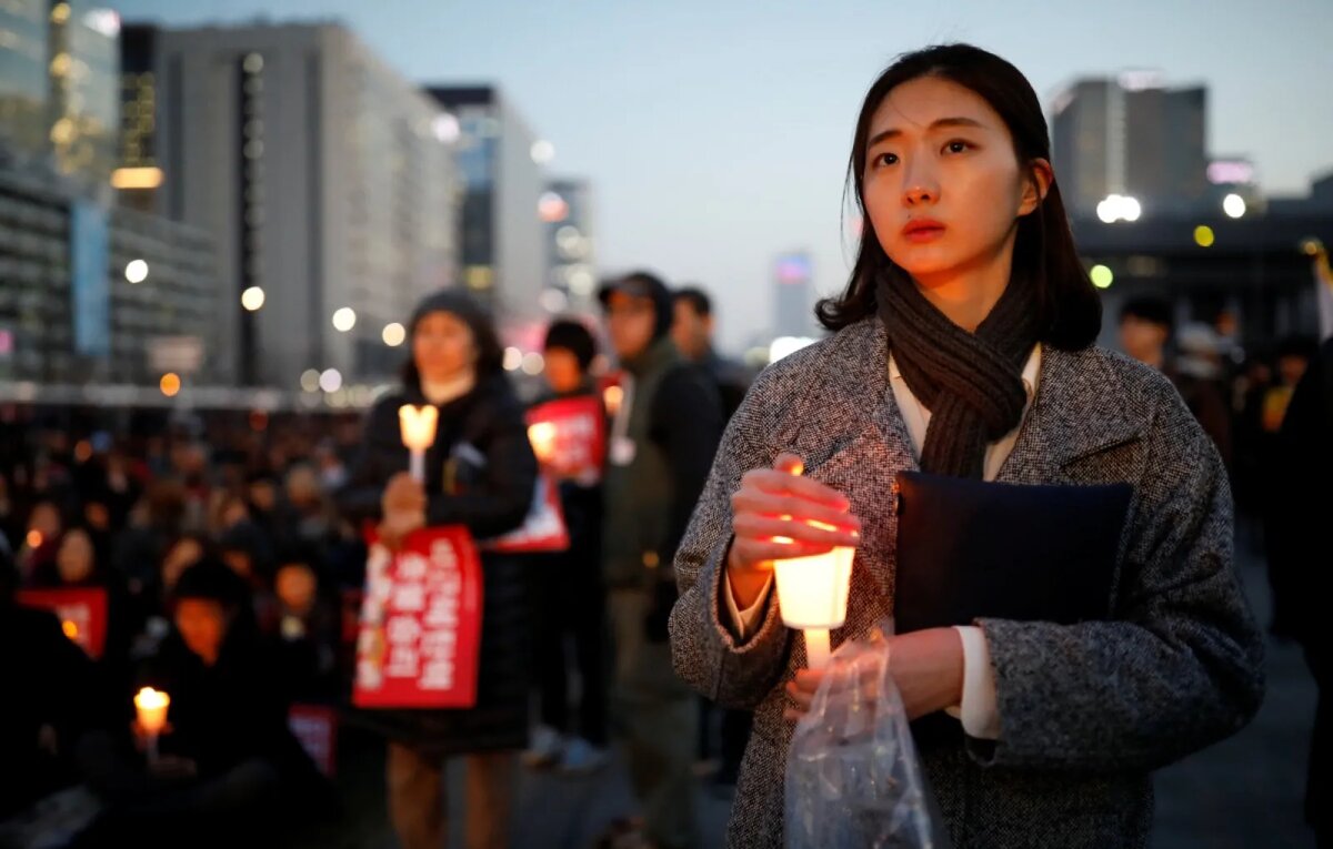 Многие женщины в Южной Корее в последние годы заняли радикальную позицию: они отказываются ходить на свидания, заниматься сексом, выходить замуж и рожать детей.