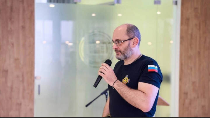 ЮРИЙ ЕВИЧ ВЕДЕТ КУРС ТАКТИЧЕСКОЙ МЕДИЦИНЫ. ФОТО: ТЕЛЕГРАММ_КАНАЛ_ВЛАДИСЛАВА ШАПШИ