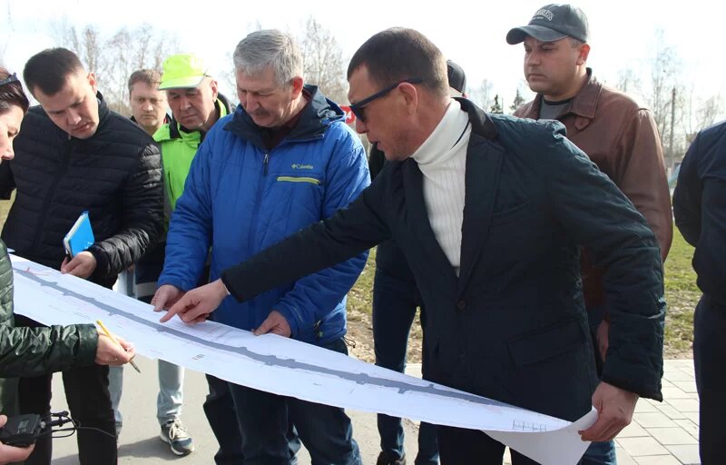    По программе «Асфальт по асфальту» за 100 млн рублей в Нижнекамске будут отремонтированы улицы от кольца Строителей до кольца 30 лет Октября, и за 50 миллионов рублей проведут ямочный ремонт // Фото автора