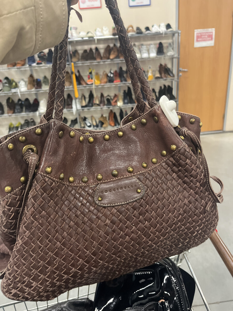 Винтажная красотка Coccinelle с венецианским плетением кожи стоила 1200 рублей