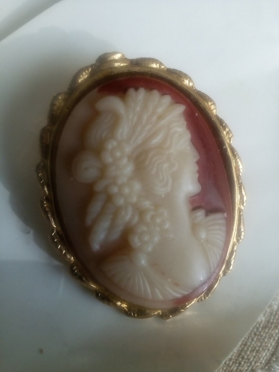 Пластик, бижутерия