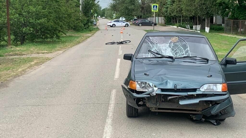     В Ставропольском крае ребенок выехал на велосипеде на дорогу и столкнулся с автомобилем, сообщили в УГИБДД по региону.