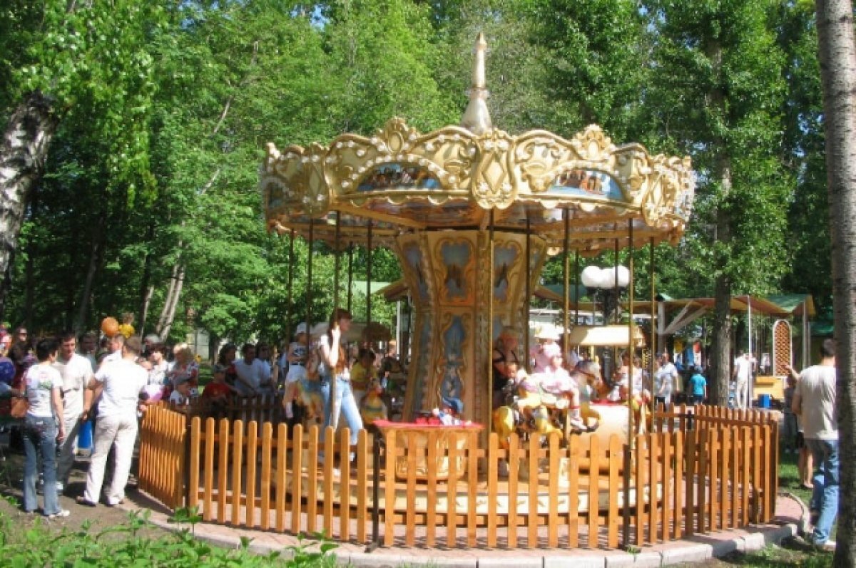    «Парк чудес» Кемерова приглашает покататься на каруселях