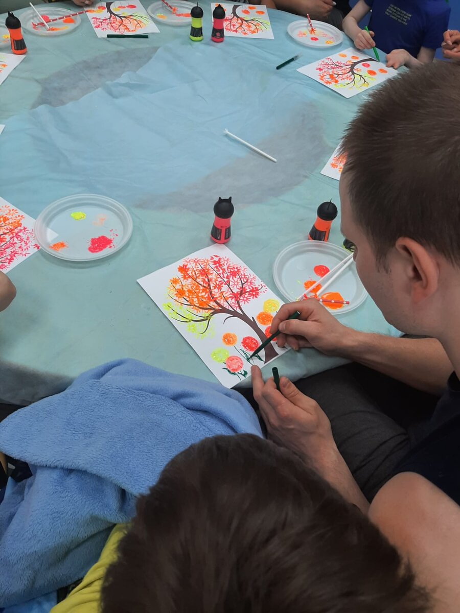 Вот такую красоту создавали наши волонтёры вместе с детьми, проходящими курс лечения в институте Альбрехта