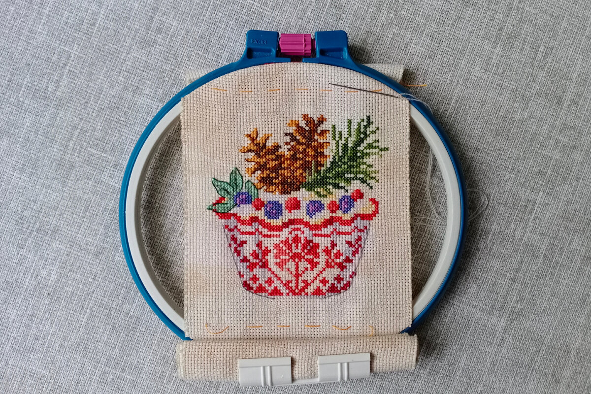 кекс с шишками из серии "Рождественские кексы" от Парижских вышивальщиц