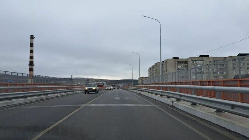     О трещине на Колиевском мосту в Минеральных Водах сообщили местные жители. Объект реконструировали в конце 2022 года.