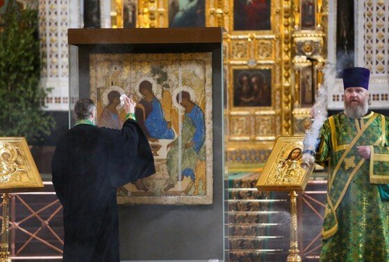    Икона «Троица» Андрея Рублева в храме Христа Спасителя