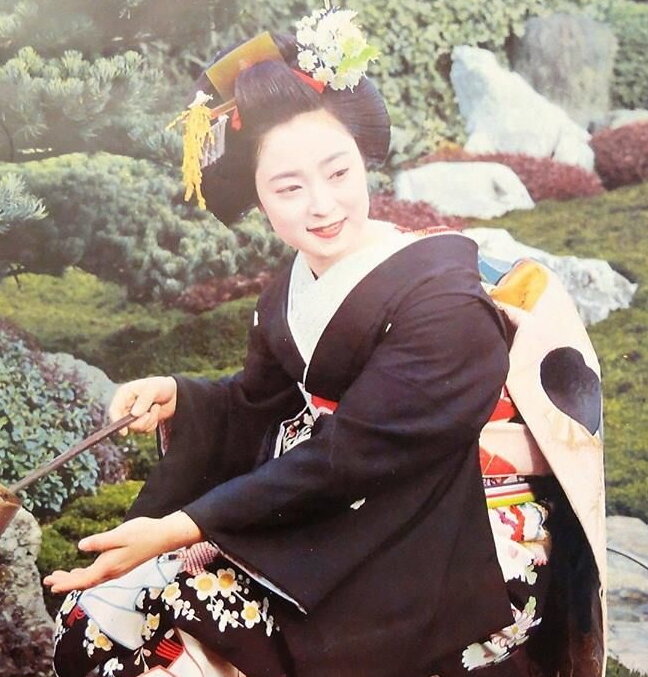 Минэко Ивасаки в молодости 