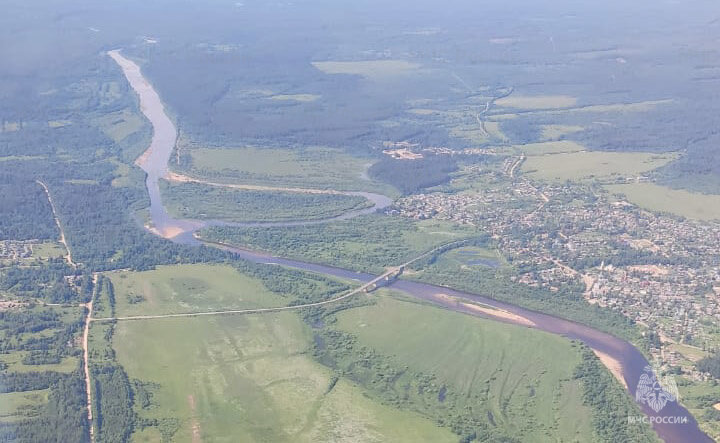 Накануне специалисты Департамента лесного хозяйства совместно с сотрудниками Главного управления МЧС России по Костромской области провели авиамониторинг, в результате которой была оценена лесопожарная обстановка на территории Костромской области. На момент авиамониторинга очагов природных пожаров не обнаружено. 
На данный момент лесопожарная обстановка в области остается напряженной. На территории области установился преимущественно IV класс пожарной опасности. В связи с этим риск возникновения возгораний в природной среде высок. 