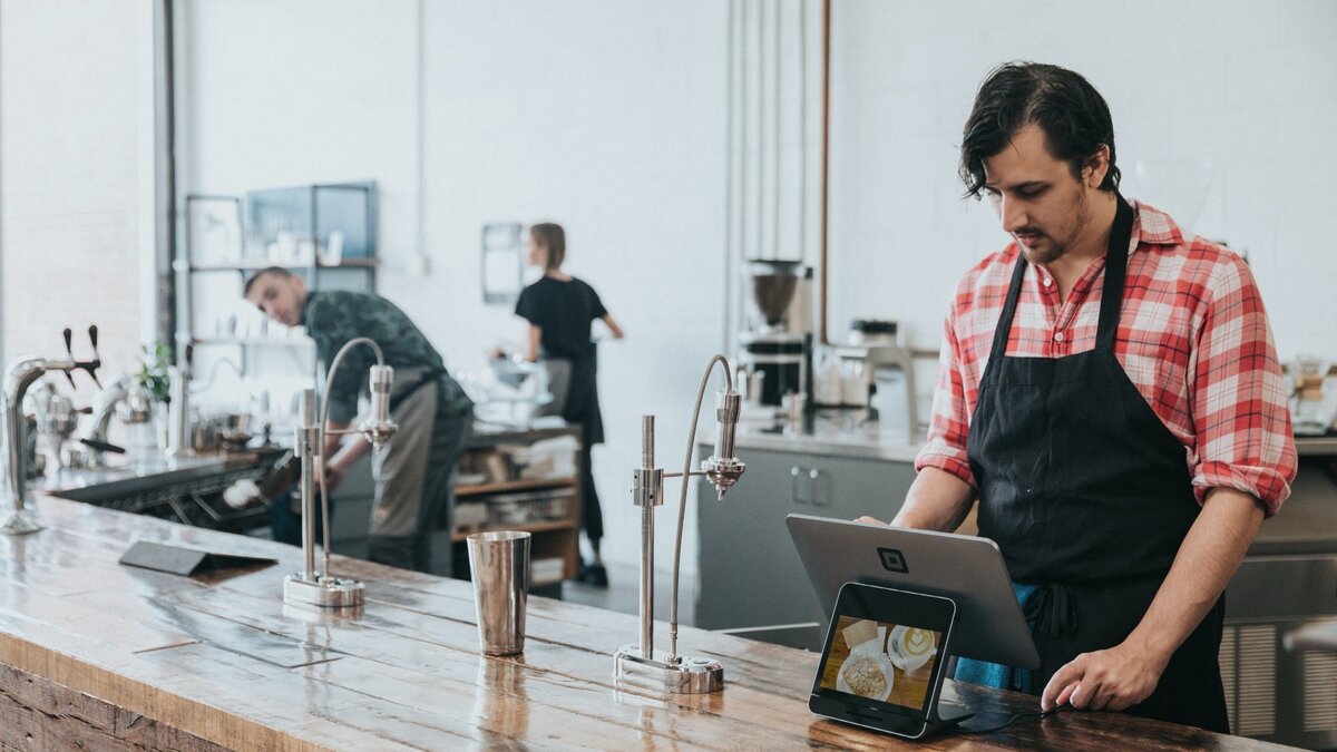     Правительство Хакасии опросило республиканских работодателей и составило прогноз потребности в кадрах до 2030 года. Рассказываем, каких специалистов хотят видеть начальники.