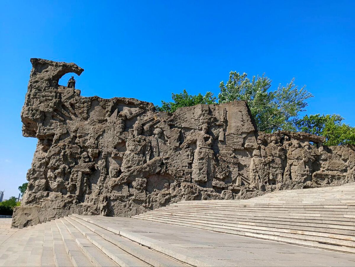 Поездка в Волгоград. День 2. Бегу на Мамаев курган. Знакомство с Михаилом.  Купание в святом источнике | Roman Maestro | Дзен