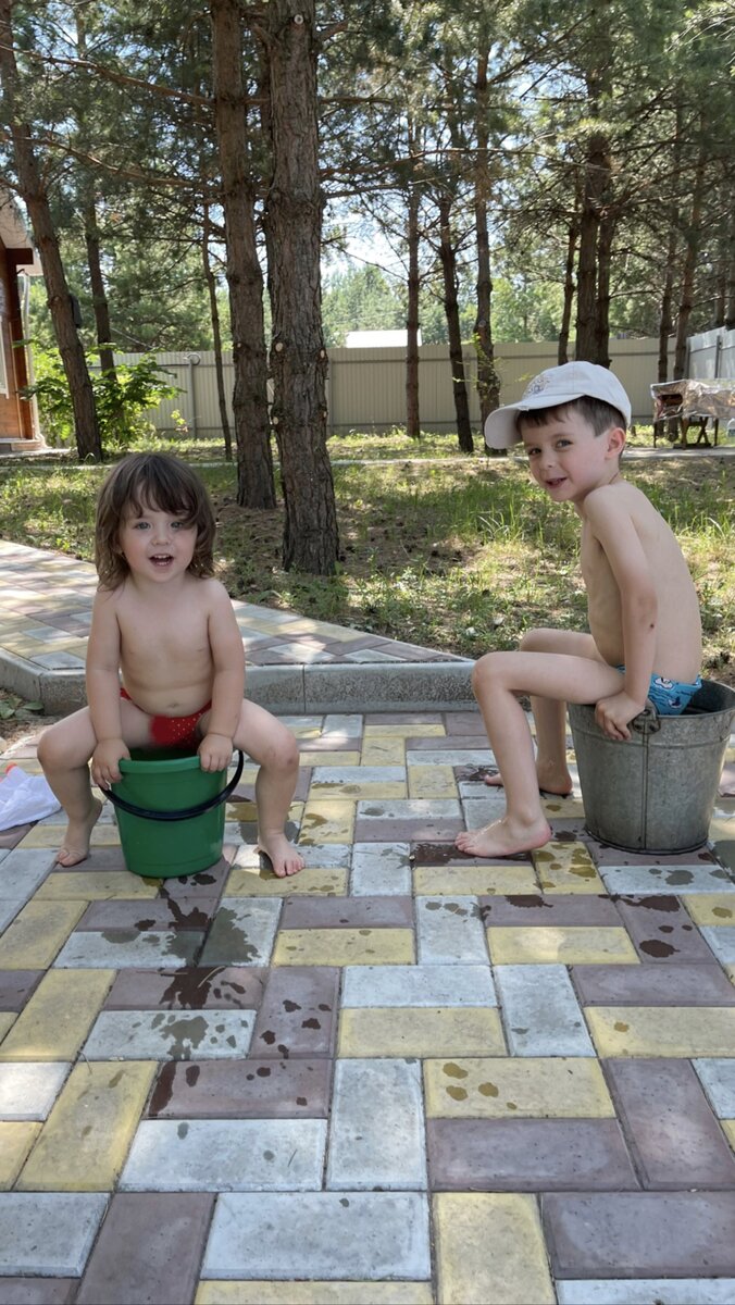 Рецепт счастливого детства: лето, дача, 2 ведра с водой . Не благодарите
