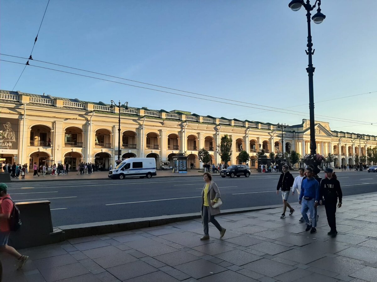 Петербургский гостиный двор стиль