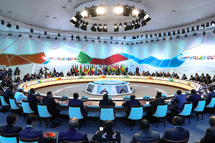    «Политико-гуманистический аспект форума понятен. Россия хотела показать, что не находится в изоляции, — она это сделала. Надо было сделать заявку на образ будущего, и появился антиколониализм вкупе с традиционными ценностями» Фото: kremlin.ru