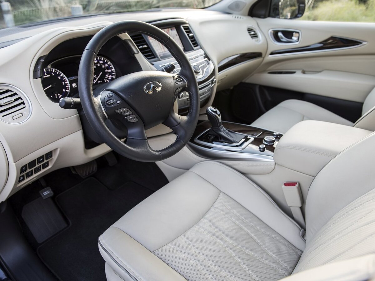 Салон первого поколения QX60