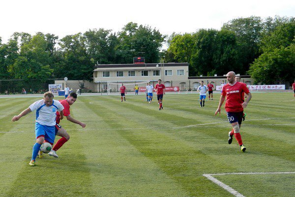 Играют «Азов» и Чалтырь. Фото из архива ruffnews.ru